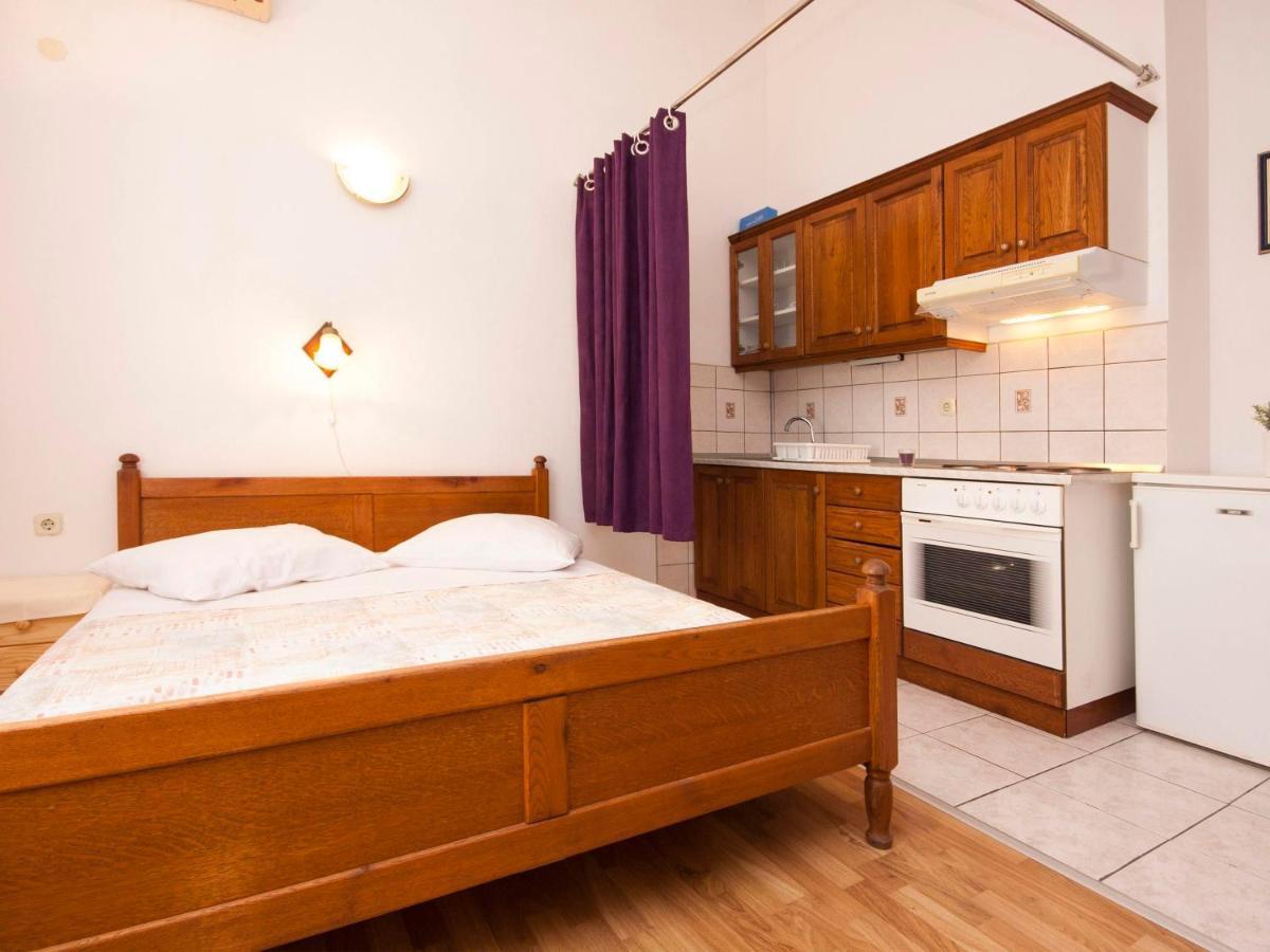 Apartments Skarpa 1601 Рогозница Экстерьер фото