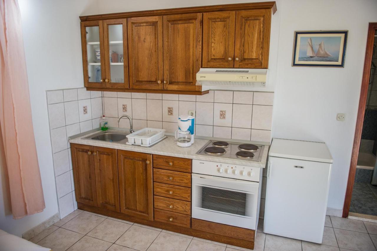 Apartments Skarpa 1601 Рогозница Экстерьер фото