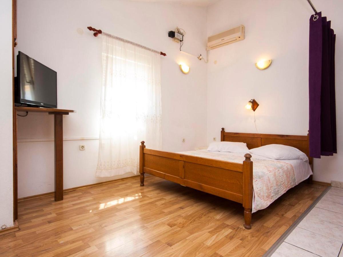 Apartments Skarpa 1601 Рогозница Экстерьер фото
