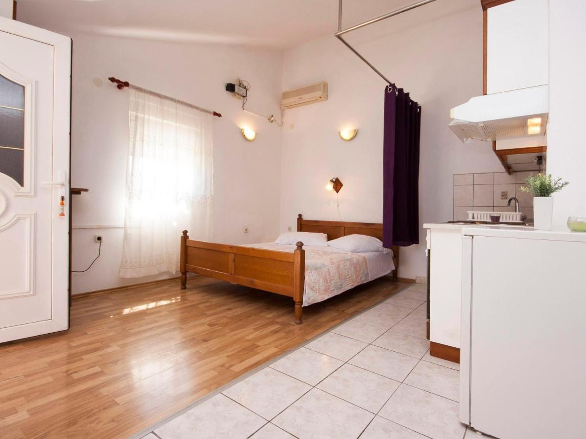 Apartments Skarpa 1601 Рогозница Экстерьер фото