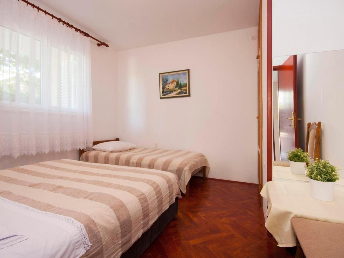 Apartments Skarpa 1601 Рогозница Экстерьер фото