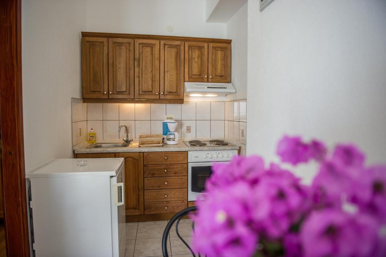 Apartments Skarpa 1601 Рогозница Экстерьер фото