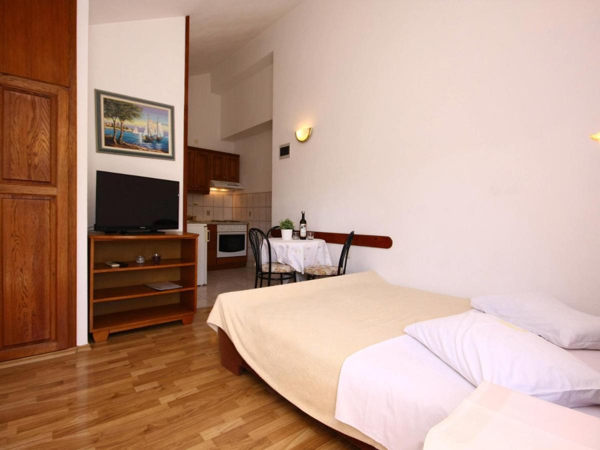 Apartments Skarpa 1601 Рогозница Экстерьер фото