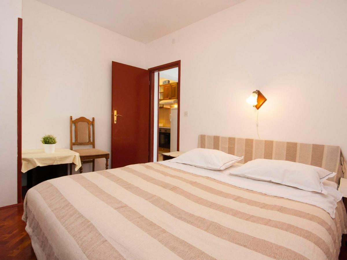 Apartments Skarpa 1601 Рогозница Экстерьер фото
